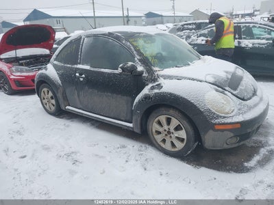 VOLKSWAGEN NEW BEETLE 2010