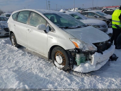 TOYOTA PRIUS V 2014