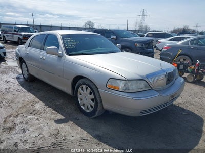 LINCOLN TOWN CAR 2011