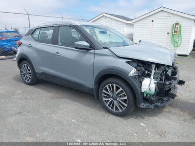 NISSAN KICKS PLAY 2025
