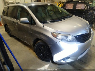 TOYOTA SIENNA 2011