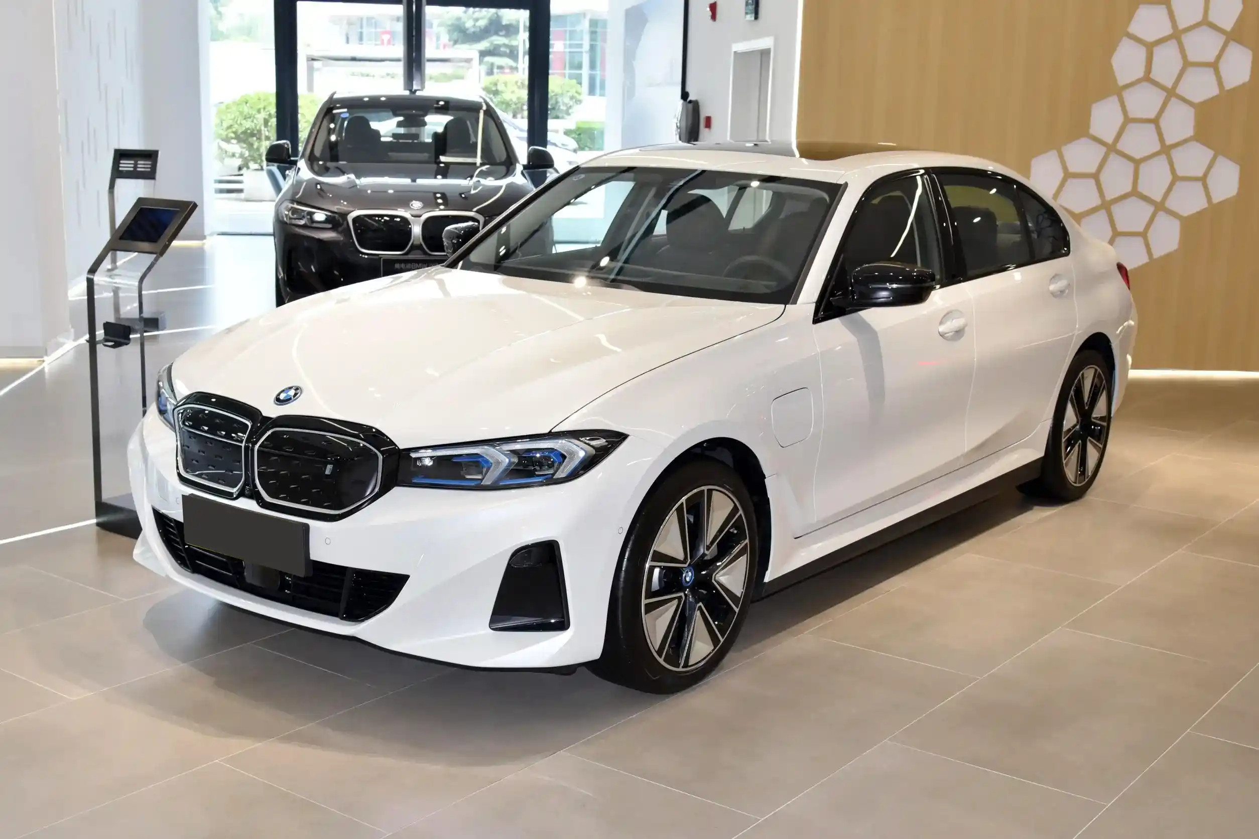 BMW І3 2023